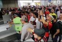 Los hinchas del Flamengo se quedaron varados en el aeropuerto de Río de Janeiro.