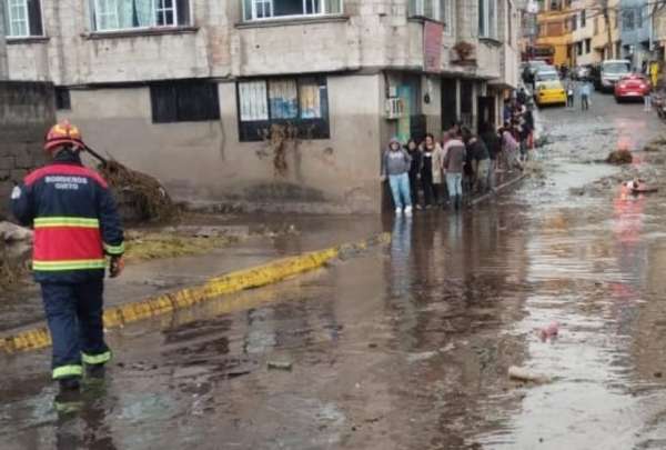 El Cuerpo de Bomberos atendi&oacute; una emergencia por acumulaci&oacute;n de agua en la Lucha de los Pobres.
