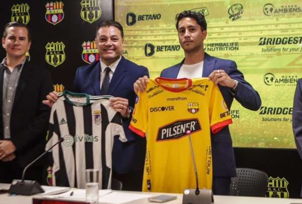 Alfaron Moreno (izquierda) tambi&eacute;n anunci&oacute; el acuerdo