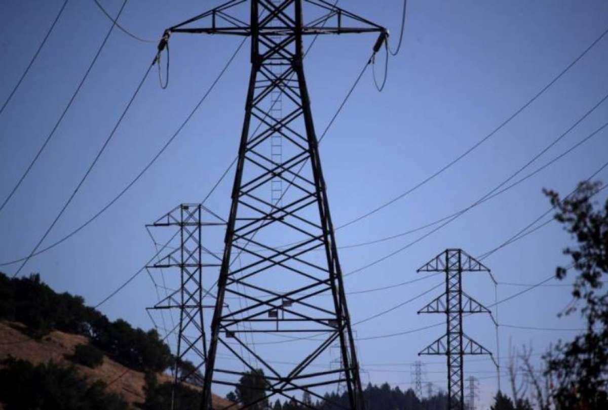 El Ministerio de Energía y Minas anunció un nuevo horario de racionamientos de energía de 14 horas en todo el Ecuador.