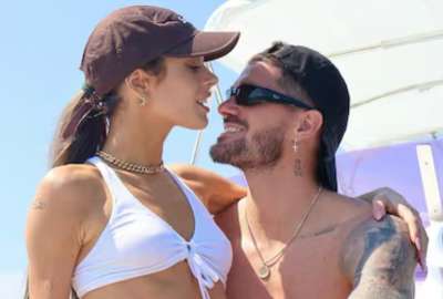  Tini y Rodrigo de Paul publicaron fotos que encendieron las alarmas en sus fans. Las im&aacute;genes en la playa un reencuentro sentimental. Adem&aacute;s hablan de un posible anillo de compromiso.