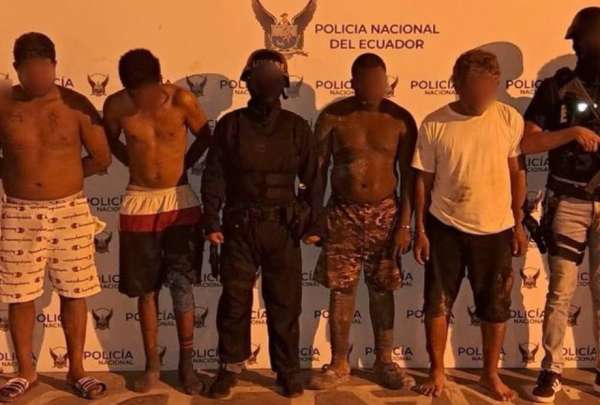7 detenidos, entre ellos dos menores de edad por supuesto delito de extorsi&oacute;n en Esmeraldas