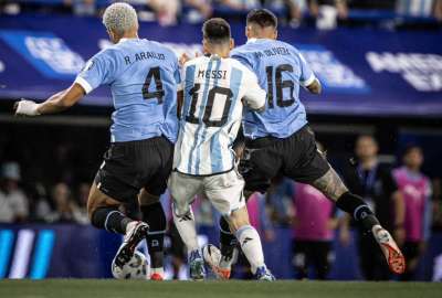 Uruguay derrot&oacute; al campe&oacute;n del mundo
