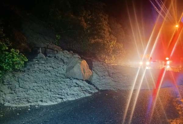 Las intensas lluvias en el pa&iacute;s ha provocado ca&iacute;da de material, derrumbes e inundaciones. Dos v&iacute;as permanecen cerradas en Loja y Azuay.