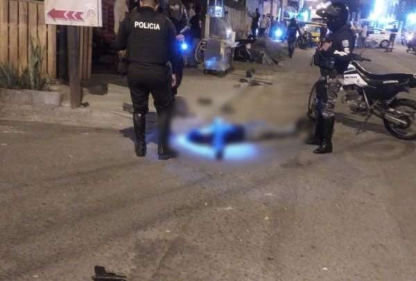 Los sospechosos, que hab&iacute;an asaltado un local comercial, dispararon contra los agentes antes de ser neutralizados.
