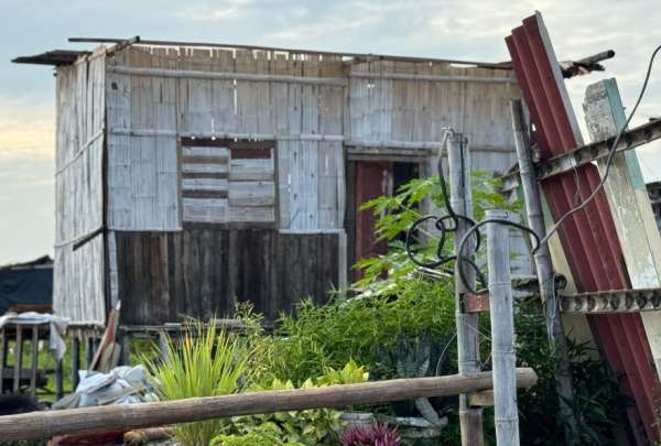 20 casas fueron destruidas en Dur&aacute;n. Ser&iacute;an utilizadas por grupos criminales.