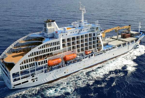 Los surfistas tendr&aacute;n una experiencia &uacute;nica al hospedarse en el crucero de lujo Aranui 5, anclado en la Polinesia Francesa, cerca de las famosas olas de Teahupo&rsquo;o. 