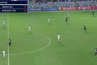 El blooper de Augusto Aragón en Copa Sudamericana: Santos jugó con 12
