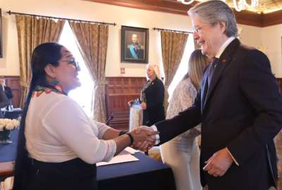 El presidente Guillermo Lasso (der.), en su reuni&oacute;n con la Red de Mujeres Amaz&oacute;nicas.