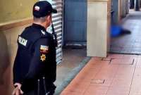 Elementos de la Polic&iacute;a Nacional se percataron que dos sujetos intentaban a un veh&iacute;culo y repelieron a los antisociales.