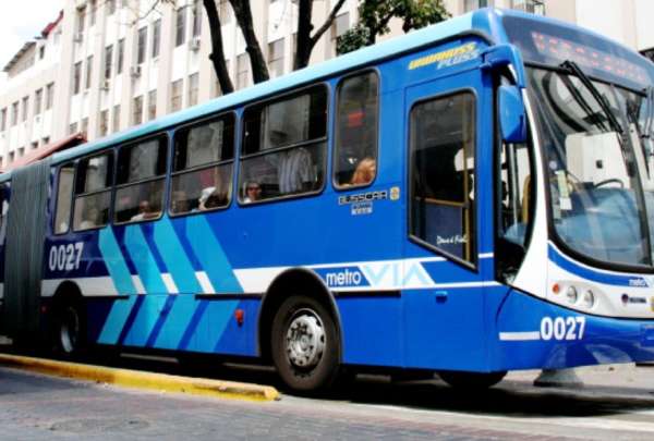 Los concejales de Guayaquil sesionaron y aprobaron en segundo y definitivo debate la reforma para mejorar la flota de la Metrov&iacute;a y el incremento del pasaje en este medio de transporte. 