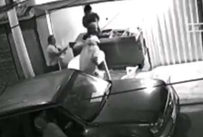 Una mujer desafi&oacute; a asaltantes armados con un palo de escoba