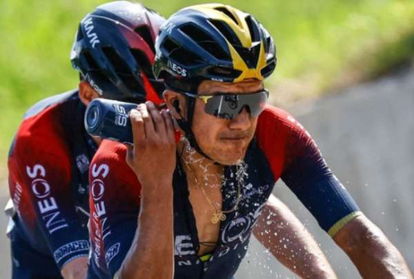 Carapaz se cay&oacute; en la d&eacute;cima etapa del Giro de Italia