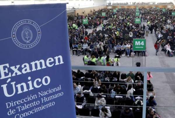 Canciller&iacute;a y CACES act&uacute;an ante cambios en reconocimiento de t&iacute;tulos m&eacute;dicos en Argentina