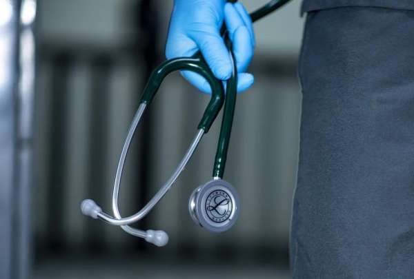 El Ejecutivo mantendr&aacute; un di&aacute;logo directo con profesionales y trabajadores de la salud
