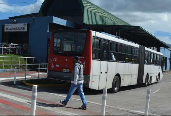Estaciones de transporte de Guaman&iacute; y Quitumbe est&aacute;n suspendidas