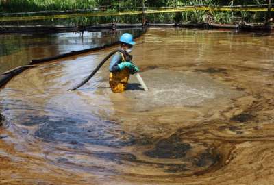 Ministerio de Ambiente vigila la limpieza del r&iacute;o Shushufindi. 