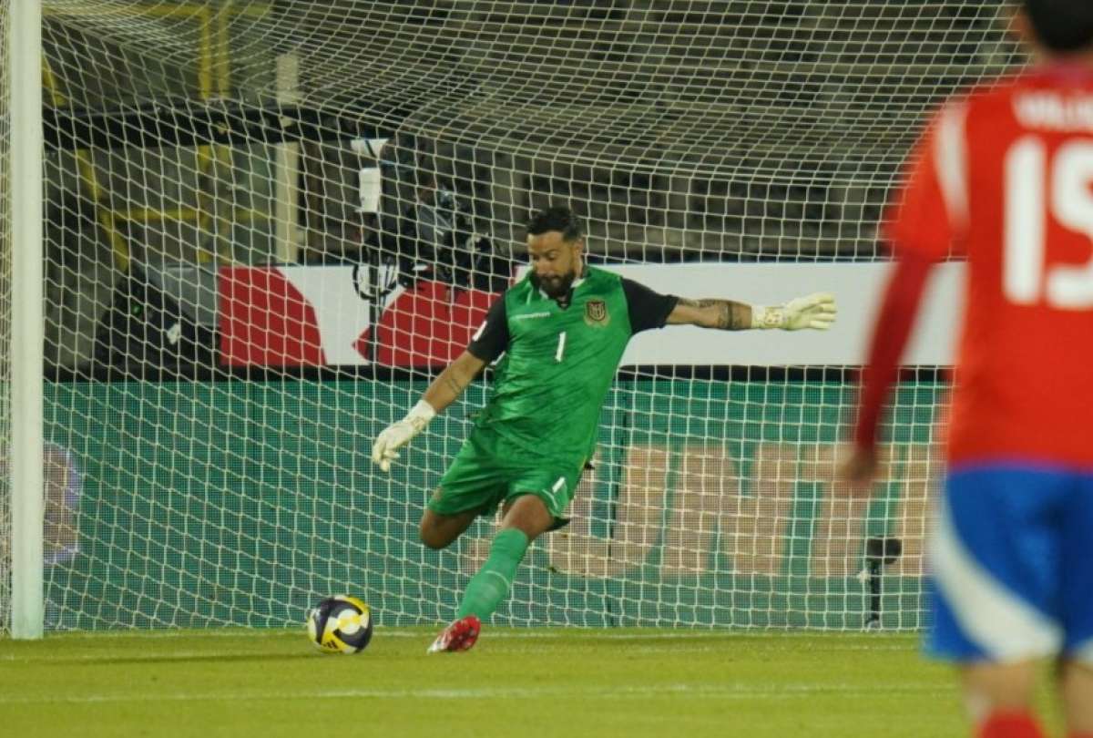 Hernán Galíndez tuvo mucho trabajo en el primer tiempo