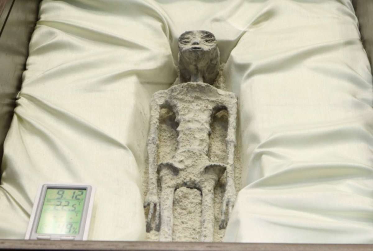 Jaime Maussan mostró restos de seres supuestamente no humanos