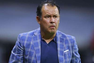 Juan Reynoso dej&oacute; el banquillo de Per&uacute;