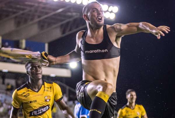 Barcelona empat&oacute; en su debut en Manta