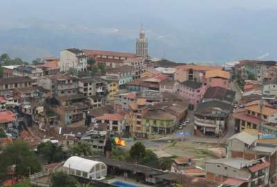 El Gobierno Nacional emiti&oacute; un comunicado en que el indica que el estado de excepci&oacute;n en la localidad de Zaruma, provincia de El Oro, se renueva por 30 d&iacute;as. Mediante Decreto Ejecutivo 341, el presidente Guillermo Lasso renov&oacute; el estado de Excepci&oacute;n en Zaruma debido a los hechos que causaron los hundimientos en ese cant&oacute;n y con el objetivo principal de evitar situaciones similares en el futuro. Con este decreto se dispone la movilizaci&oacute;n desde todo el territorio nacional hacia el &aacute;rea de Zaruma, de las entidades de la Administraci&oacute;n P&uacute;blica Central e Institucional que sean necesarias, en especial las Fuerzas Armadas y la Polic&iacute;a Nacional. Adem&aacute;s las autoridades tendr&aacute;n la responsabilidad de coordinar las actividades de evacuaci&oacute;n, en caso de ser necesario, para precautelar el bienestar y la vida de los habitantes de las zonas de Zaruma afectadas, y tambi&eacute;n realizar inspecciones en los inmuebles en los casos en los que los habitantes ya abandonaron el predio.