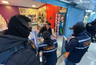 Quito: Clausuran 19 locales en el Centro Comercial Montúfar