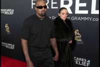 Kanye West y Bianca Censori, durante la alfombra roja de los Premios Grammy.