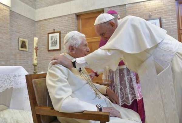 Benedicto XVI est&aacute; "absolutamente l&uacute;cido y alerta hoy", dijo la Oficina de Prensa del Vaticano.