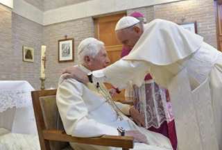 El Papa em&eacute;rito sigue "grave" pero "la situaci&oacute;n en este momento es estable"