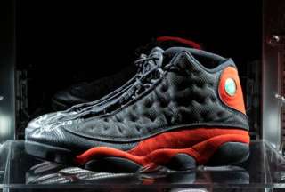 Subastan un par de zapatillas de Michael Jordan y marcan un nuevo r&eacute;cord