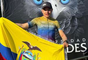 El ciclista ecuatoriano Bernardo Vintimilla completó el desafío Uniandes. 