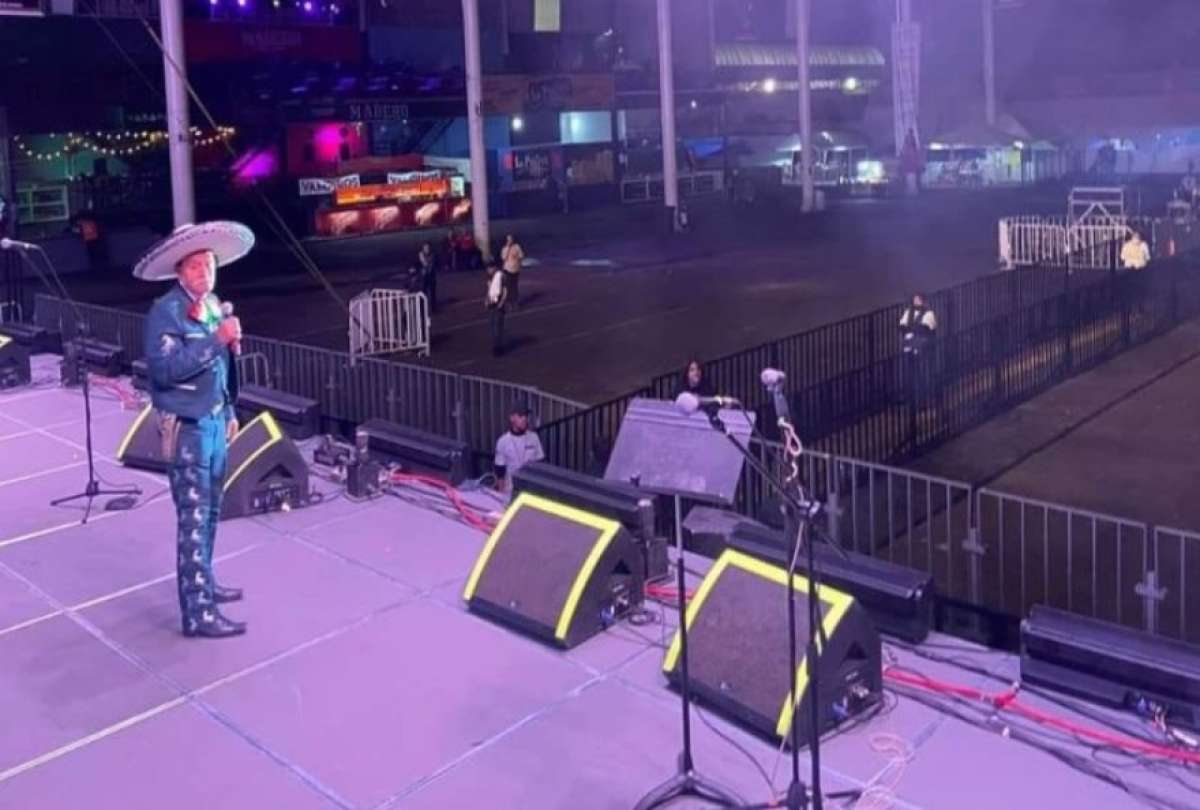 Cantante mexicano se present&oacute; a un concierto al que no lleg&oacute; nadie