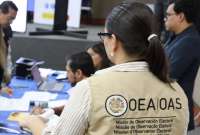 La decisi&oacute;n de invitar a observadores nacionales e internacionales fue aprobada por el Pleno del CNE.