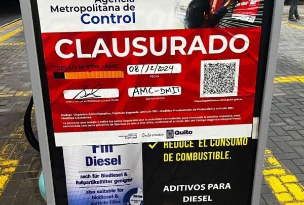 Una gasolinera ubicada en la av. Sim&oacute;n Bol&iacute;var en Quito fue clausurada tras una fuga de combustible. Los permisos de funcionamiento.&nbsp;