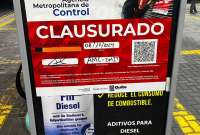 Una gasolinera ubicada en la av. Simón Bolívar en Quito fue clausurada tras una fuga de combustible. Los permisos de funcionamiento. 