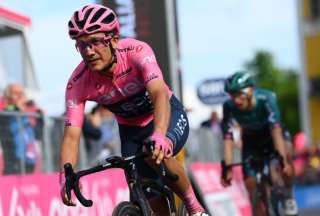 Richard Carapaz pierde la &acute;maglia&acute; rosa en el Giro de Italia
