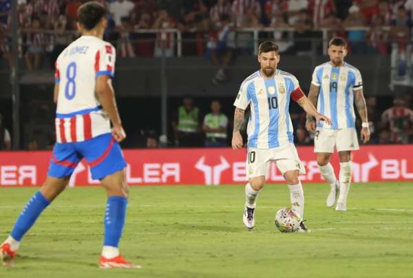 Lionel Messi se volvi&oacute; viral por su mala reacci&oacute;n ante el &aacute;rbitro