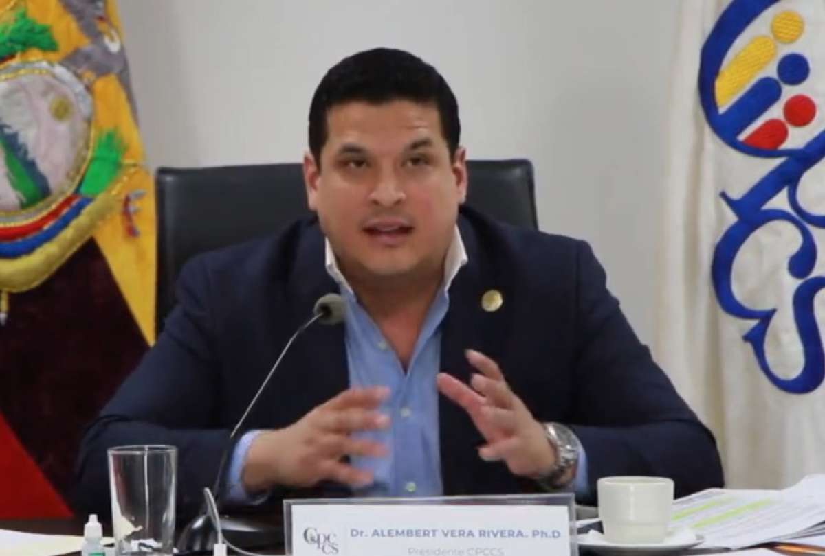 Alembert Vera, presidente del Cpccs, anunci&oacute; que se suspende la conformaci&oacute;n de la veedur&iacute;a.
