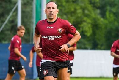 Franck Rib&eacute;ry se retira del f&uacute;tbol mundial