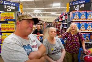 La familia Whittaker se comunica con ladridos, gru&ntilde;idos y aullidos. 