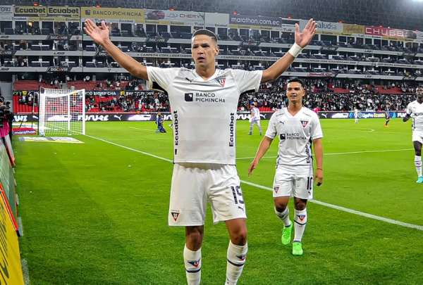 &Aacute;lex Arce est&aacute; entre los goleadores mundiales