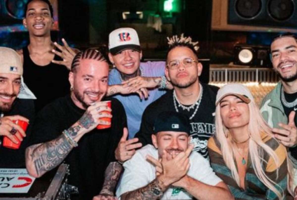Rolling Stone ‘destrozó’ con sus críticas a nueva canción de Karol G, Feid, Maluma y J Balvin