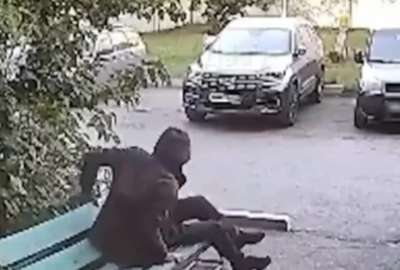 El hombre se levant&oacute; sin problemas, pese a la ca&iacute;da de tres pisos. 