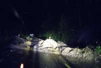 Un deslizamiento en la v&iacute;a Calacal&iacute;-La Independencia obstaculiza el tr&aacute;nsito vehicular.