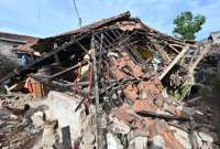 Indonesia reportó que al menos 100 niños habrían fallecido en el sismo en Java.