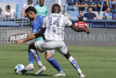 Emelec perdi&oacute; en su casa ante Delf&iacute;n