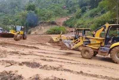 Deslizamiento de tierra en la Al&oacute;ag - Santo Domingo obliga a cierre parcial de la v&iacute;a