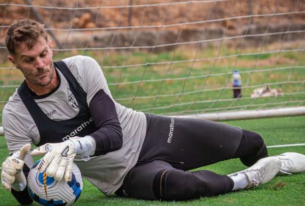 Javier Burrai est&aacute; lesionado