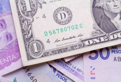 El d&oacute;lar 'parece no tener techo' y llega a su m&aacute;ximo hist&oacute;rico en Colombia